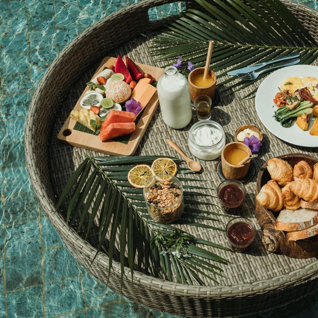 No Luxury Villas in Bali is Complete without Floating Breakfast