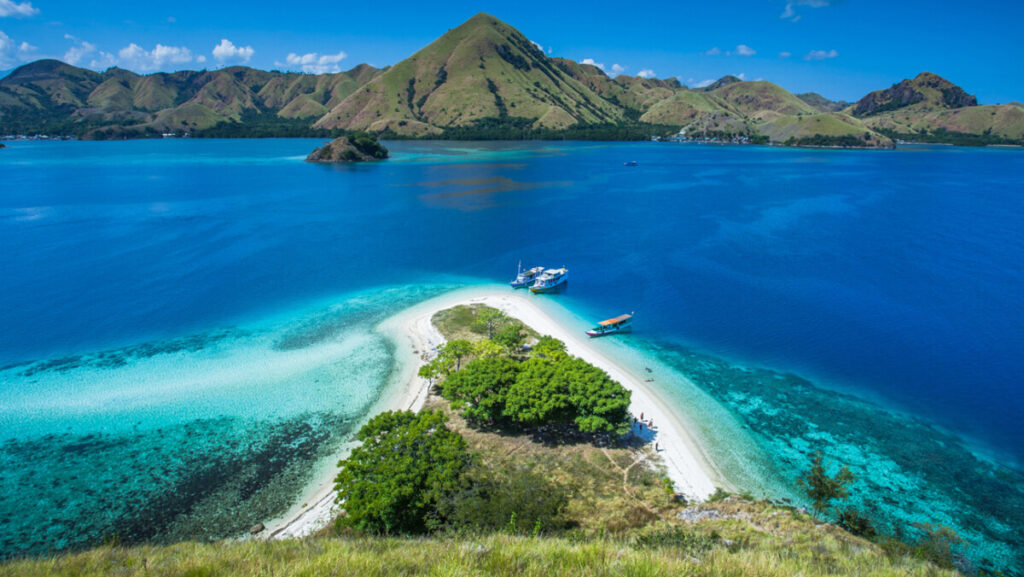 Open trip to Labuan Bajo and Kelor Island
